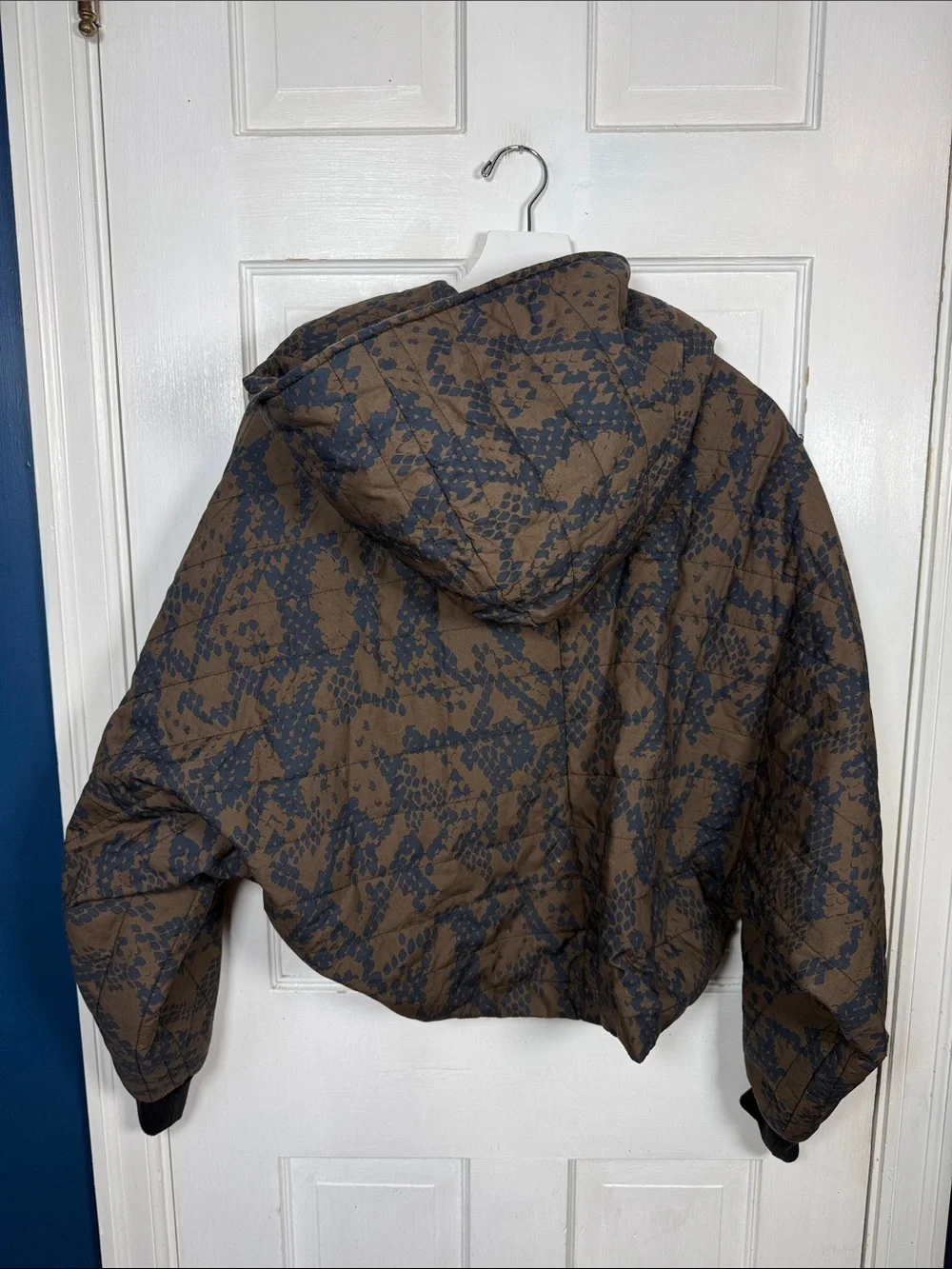 CABI wrap up puffer jacket snakeskin W2406 Sz Small/Medium - Picture 10 of 10